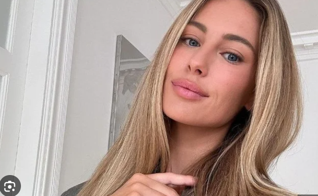 Lucia R.